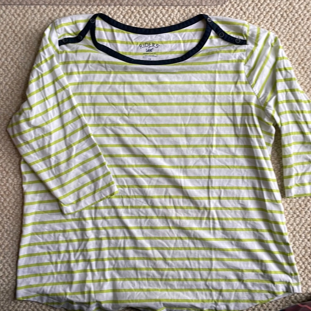 Women’’s 3/4 length sleeve top with cute shoulder button details - 1x